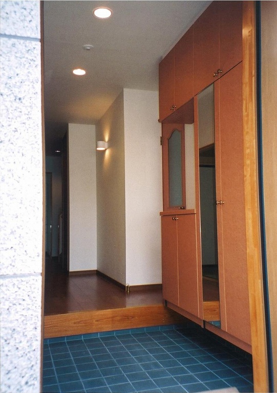 外観のデザインバランスを考えた家　静岡市駿河区K様邸【やねきハウスの新築注文住宅】：玄関