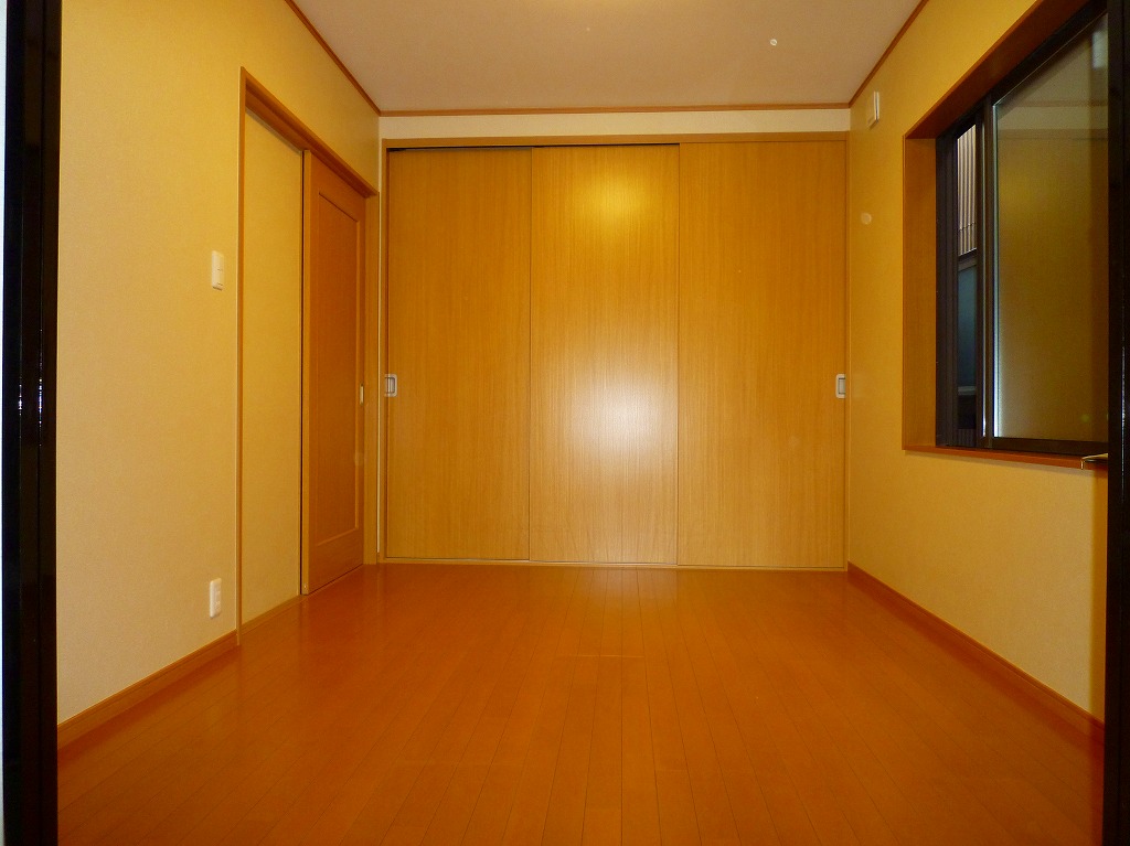 奥に長い土地を考慮した家　静岡市駿河区T様邸【やねきハウスの新築注文住宅】：洋室