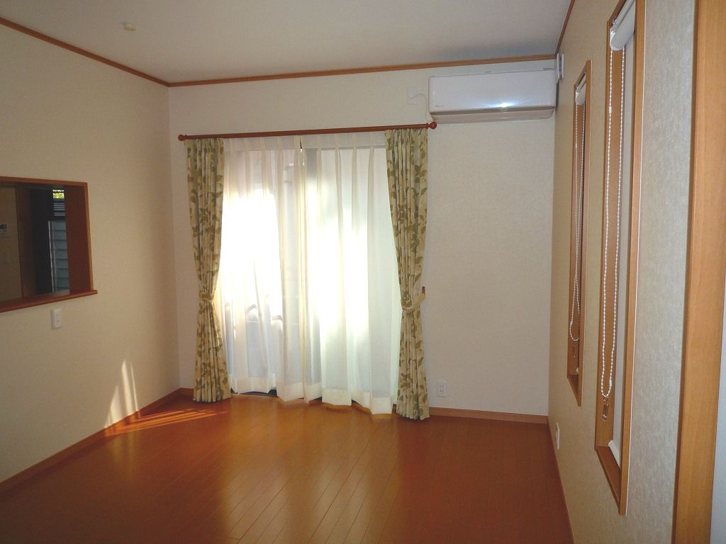 奥に長い土地を考慮した家　静岡市駿河区T様邸【やねきハウスの新築注文住宅】：リビング