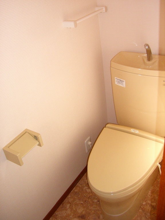 コンパクトな二世帯住宅　静岡市葵区Y様邸【やねきハウスの新築注文住宅】：トイレ