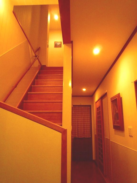 ブリックタイルの３階建てガレージハウス　静岡市葵区N様邸【やねきハウスの新築注文住宅】：階段
