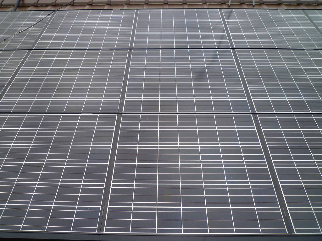 働く屋根　太陽光発電乗せました【やねきハウスのリフォーム】：太陽光発電