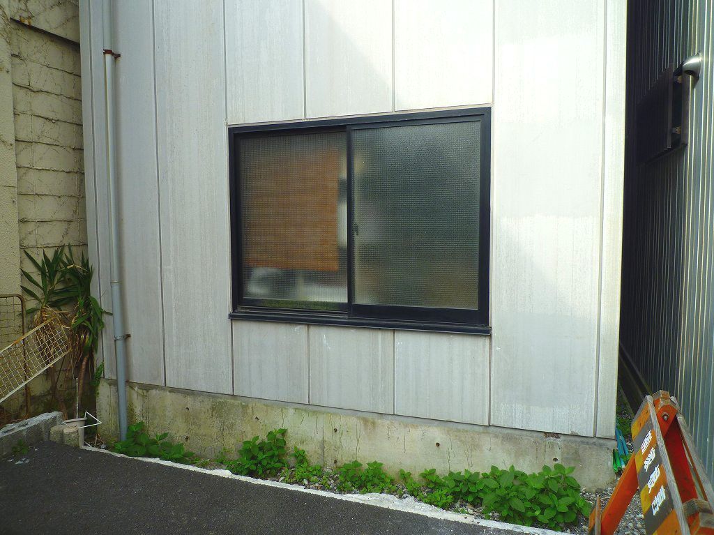 窓をサイドゲートにリフォーム【やねきハウスのリフォーム】：外観