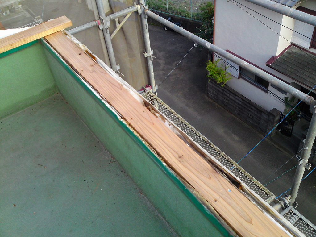 鉄骨3階建て屋上ベランダ漏水改修工事【やねきハウスのリフォーム】：ベランダ