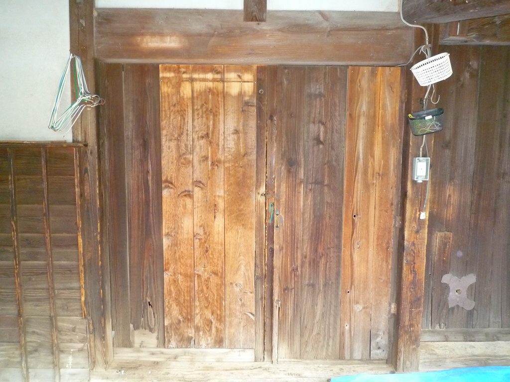 省エネ・エコリフォーム【やねきハウスのリフォーム】：木製倉庫扉
