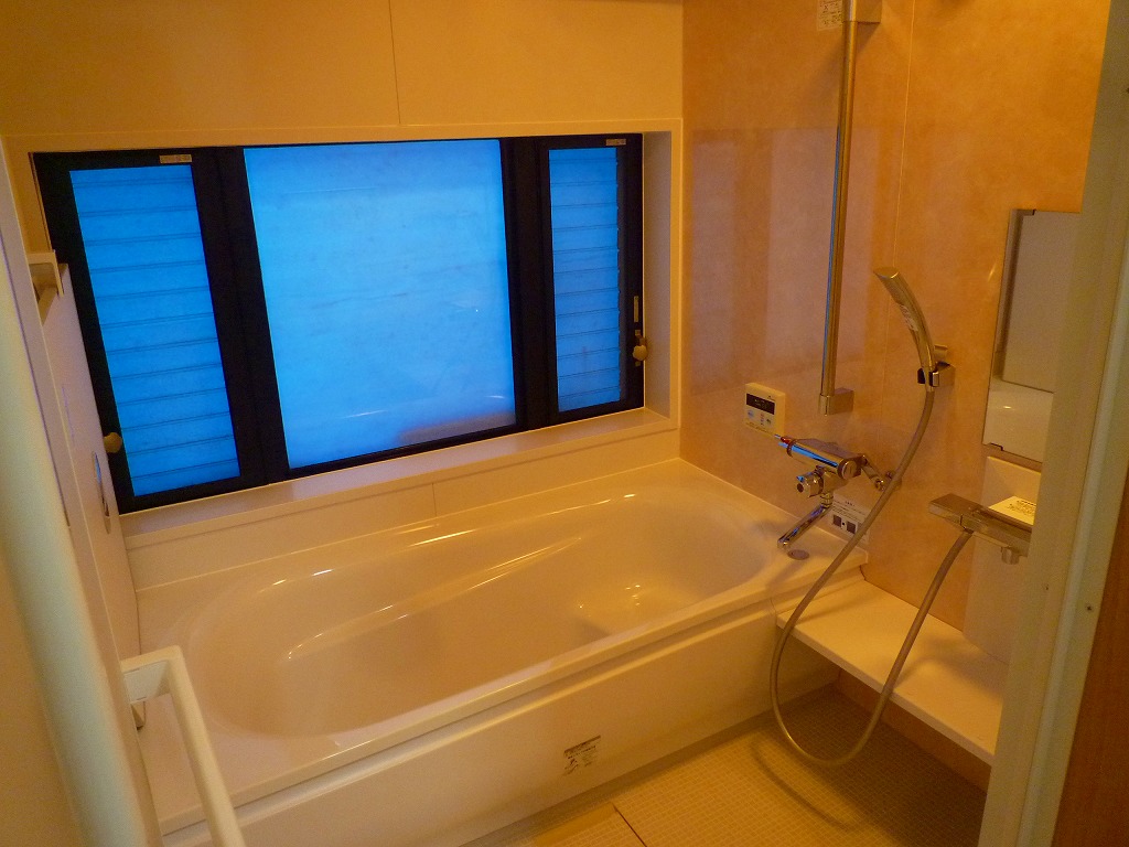 断熱重視の、２代目システムバスリフォーム【やねきハウスのリフォーム】：浴室