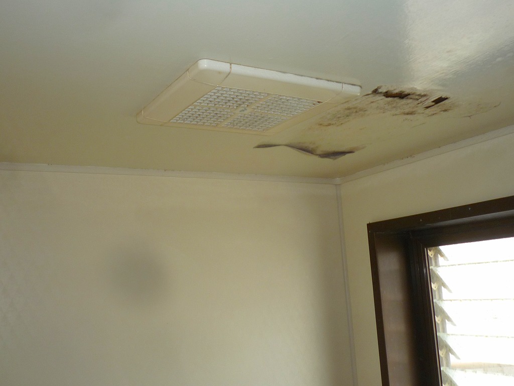 鉄骨造アパート ﾕﾆｯﾄﾊﾞｽ天井改修工事【やねきハウスのリフォーム】：浴室