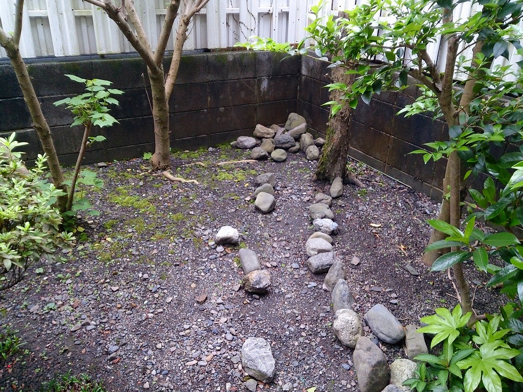 お庭の花壇･枯山水等の造園工事【やねきハウスのリフォーム】：造園