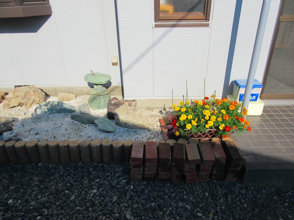 お庭の花壇･枯山水等の造園工事【やねきハウスのリフォーム】：造園