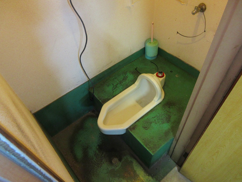 工場バックヤード トータルリフォーム【やねきハウスのリフォーム】：トイレ