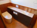 先代の設計を活かした腰板張りのトイレリフォーム（リフォーム後）