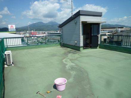 既設防水層撤去＋塩ビシート防水＋防水層＋トップコート＋シーリング【やねきハウスのリフォーム】（リフォーム前）