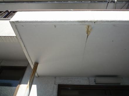 玄関ポーチ軒天漏水改修工事【やねきハウスのリフォーム】（リフォーム前）