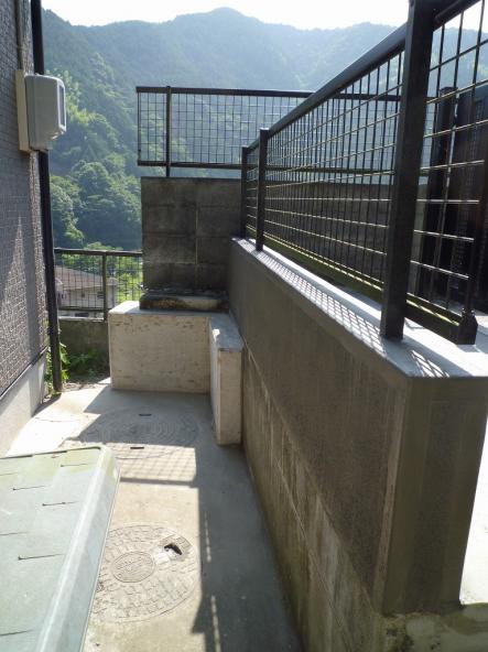 擁壁・ﾌﾞﾛｯｸﾌｪﾝｽ・土間改修工事【やねきハウスのリフォーム】（リフォーム後）