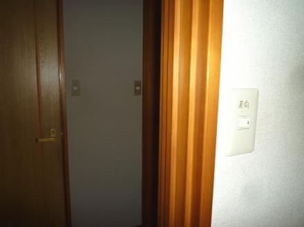 スイッチプレートの交換【やねきハウスのリフォーム】（リフォーム前）