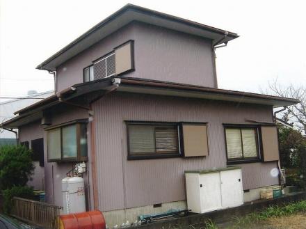 外壁張替え　波板からサイディング材へ【やねきハウスのリフォーム】（リフォーム前）