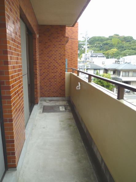 ベランダ壁　水性塗装【やねきハウスのリフォーム】（リフォーム後）