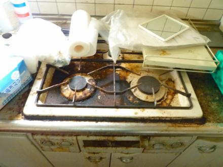 ガステーブルのリフォーム　リンナイガスコンロ【やねきハウスのリフォーム】（リフォーム前）