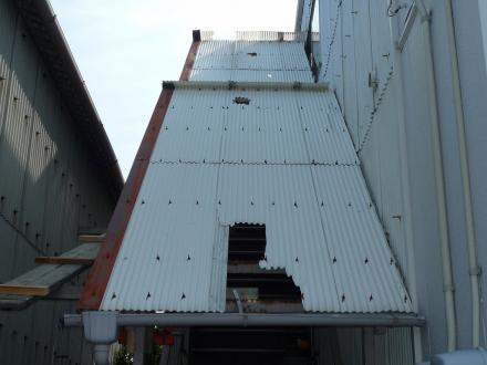 階段庇屋根（波板）取替え工事【やねきハウスのリフォーム】（リフォーム前）