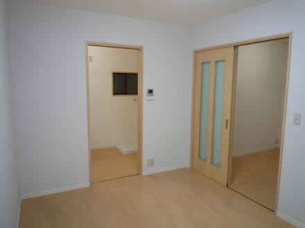 段差解消及び部屋の改装　和室から洋室へ【やねきハウスのリフォーム】（リフォーム後）