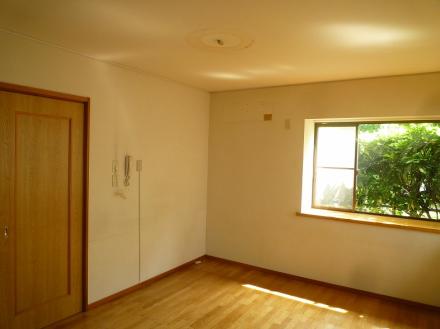 壁紙クロスの張替え　ｻﾝｹﾞﾂ　機能性壁紙仕様【やねきハウスのリフォーム】（リフォーム前）