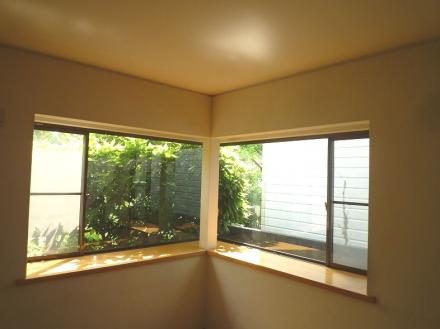 壁紙クロスの張替え　ｻﾝｹﾞﾂ　機能性壁紙仕様【やねきハウスのリフォーム】（リフォーム前）