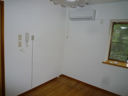 壁紙クロスの張替え　ｻﾝｹﾞﾂ　機能性壁紙仕様【やねきハウスのリフォーム】（リフォーム後）