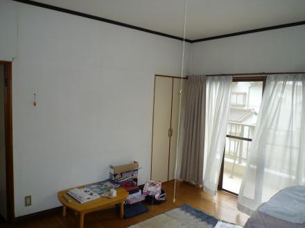 壁紙クロスの張替え　ｻﾝｹﾞﾂ　機能性壁紙仕様【やねきハウスのリフォーム】（リフォーム前）