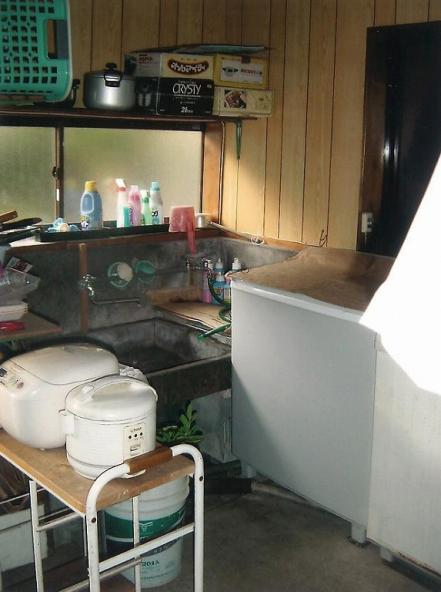 土間洗面室から洋室洗面室へ【やねきハウスのリフォーム】（リフォーム前）