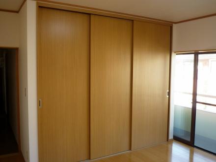 和室板張りから洋室クローゼットへ【やねきハウスのリフォーム】（リフォーム後）