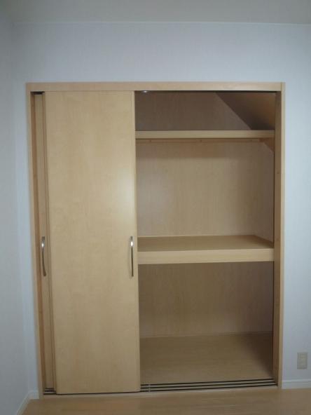 押入れ襖からクローゼット3枚引き戸へ　（NODA)【やねきハウスのリフォーム】（リフォーム後）