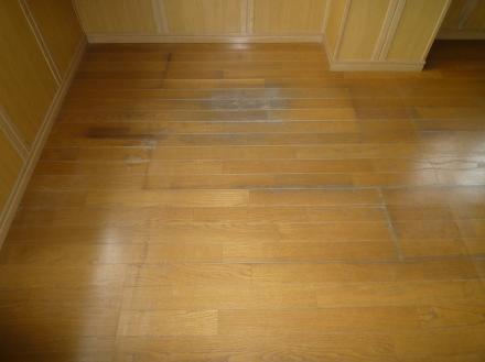 賃貸物件　室内部分的フローリング張替え【やねきハウスのリフォーム】（リフォーム前）