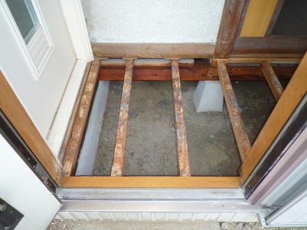 廊下床張替え　パナソニック千代松　縁甲板【やねきハウスのリフォーム】（リフォーム前）