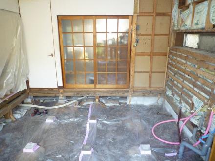 床下炭の敷き詰め【やねきハウスのリフォーム】（リフォーム前）