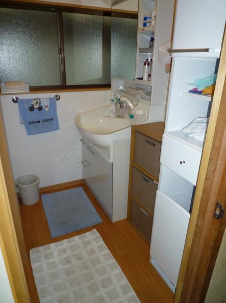 洗面所床張替え　タイル床からクッションフロアへ張替え【やねきハウスのリフォーム】（リフォーム後）