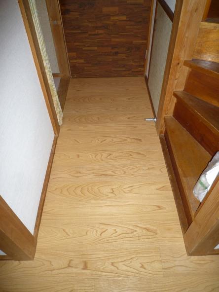 玄関ホール床張替え工事　縁甲板　ﾀﾞｲｹﾝ宮欅【やねきハウスのリフォーム】（リフォーム後）