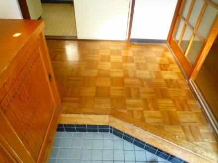 賃貸物件　玄関框及びホール床リフォーム【やねきハウスのリフォーム】（リフォーム前）