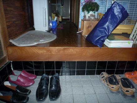 玄関框取付工事　　ﾘﾓﾃﾞﾙ框　欅柄【やねきハウスのリフォーム】（リフォーム前）