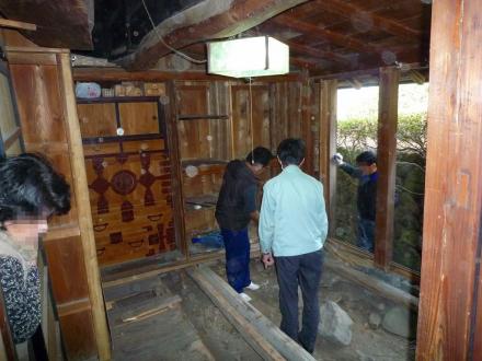 床がぬける～。【やねきハウスのリフォーム】（リフォーム前）