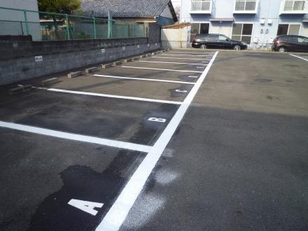 駐車場ライン引き【やねきハウスのリフォーム】（リフォーム後）