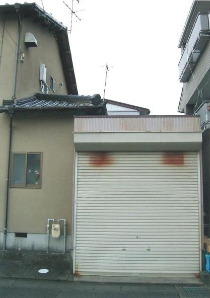 シャッター塗装【やねきハウスのリフォーム】（リフォーム前）