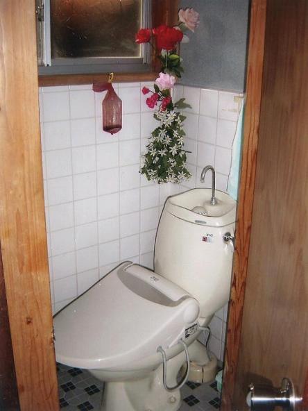 トイレリフォーム【やねきハウスのリフォーム】（リフォーム前）