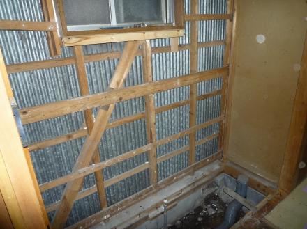 トイレroomALLリフォーム　ＴＯＴＯウォシュレット一体型便器ＧＧ【やねきハウスのリフォーム】（リフォーム前）