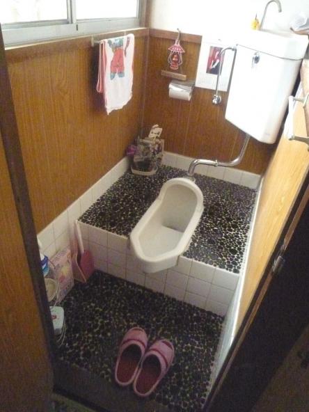 トイレ全面改修　TOTO　ﾋﾟｭｱﾚｽﾄEX【やねきハウスのリフォーム】（リフォーム前）