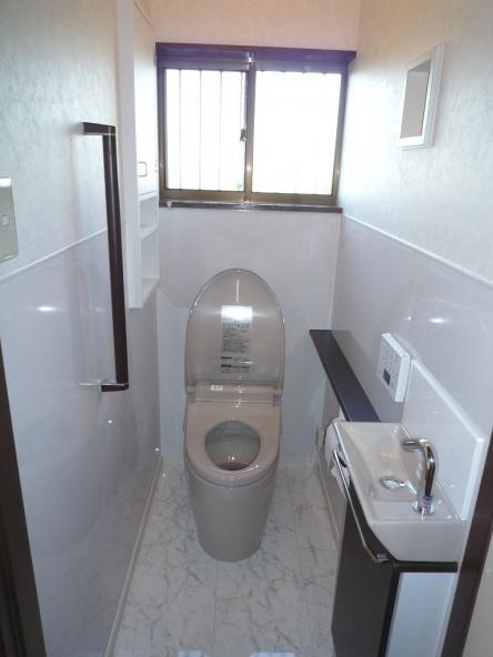 TOTO　ネオレスト　不燃耐汚染性壁材使用　（腰壁）ダイケン【やねきハウスのリフォーム】（リフォーム後）