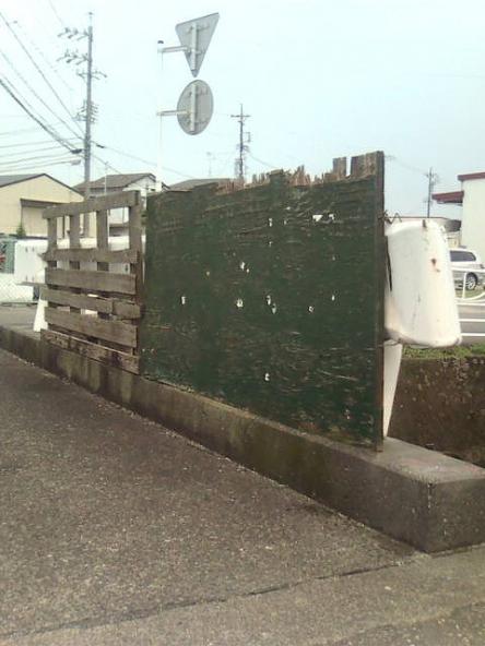 掲示板撤去【やねきハウスのリフォーム】（リフォーム前）