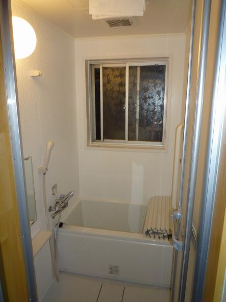 在来の浴室からシステムバスへ　TOTOﾘﾓﾃﾞﾙﾊﾞｽﾙｰﾑWHｼﾘｰｽﾞ【やねきハウスのリフォーム】（リフォーム後）