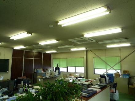 事務所照明器具交換工事　富士型器具FSA42001FVPN9【やねきハウスのリフォーム】（リフォーム前）