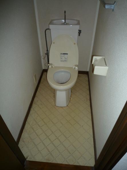 賃貸物件　トイレ床　クッションフロア張替え【やねきハウスのリフォーム】（リフォーム前）