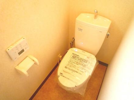 賃貸物件　和式トイレから洋式トイレヘリフォーム【やねきハウスのリフォーム】（リフォーム後）